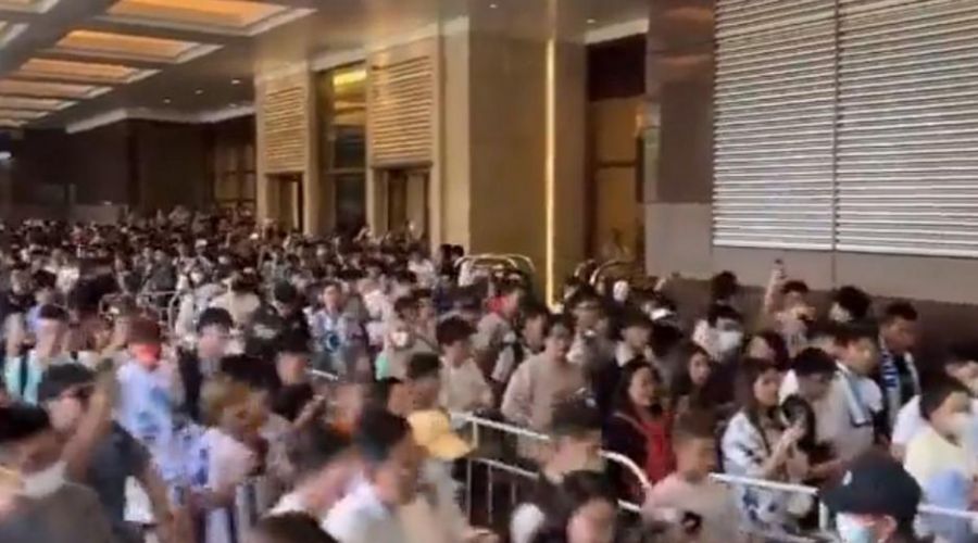 Χαμός από τους Κινέζους για Μέσι! (vid)