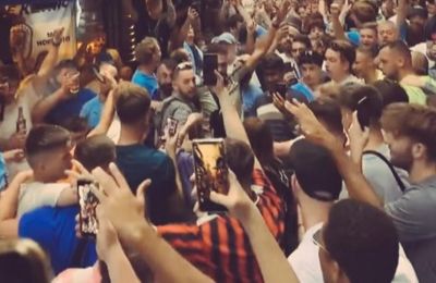 Χιλιάδες οπαδοί της Σίτι τραγουδούν το «Wonderwall» στους δρόμους της Πόλης! (vid)