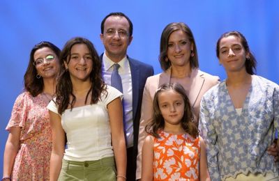 Χριστοδουλίδης - Καρσερά: Δείτε την κόρη τους να τραγουδά και να μαγεύει
