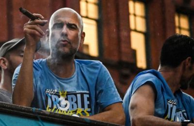 Βάφτηκε μπλέ το Μάντσεστερ για το treble της Σίτι! (pics & vids)