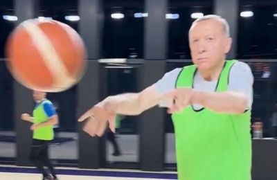 Ασίστ, γκολ, αποβολή!