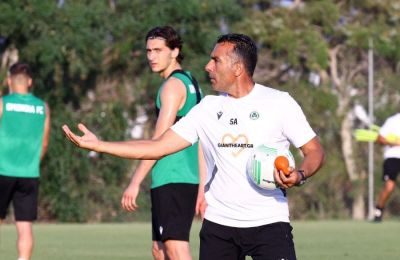 Κόκκινη η ΑΕΚ στο 9', γκολ ο Φαράζ στο 11'! (vid)