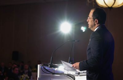 «Περνούν ζωή χαρισάμενη στον λόφο του Προεδρικού και δεν έχουν ιδέα τι αντιμετωπίζουν οι εργαζόμενοι της Κύπρου», σημείωσε ο Γιώργος Κουκουμάς του ΑΚΕΛ