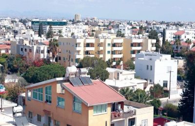 «Περνούν ζωή χαρισάμενη στον λόφο του Προεδρικού και δεν έχουν ιδέα τι αντιμετωπίζουν οι εργαζόμενοι της Κύπρου», σημείωσε ο Γιώργος Κουκουμάς του ΑΚΕΛ