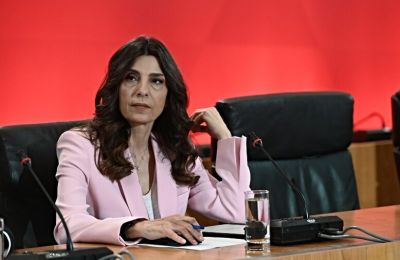 «Περνούν ζωή χαρισάμενη στον λόφο του Προεδρικού και δεν έχουν ιδέα τι αντιμετωπίζουν οι εργαζόμενοι της Κύπρου», σημείωσε ο Γιώργος Κουκουμάς του ΑΚΕΛ