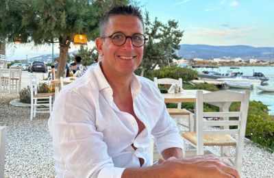 Του ευχήθηκε δημόσια για πρώτη φορά,με αφορμή την ονομαστική του γιορτή