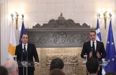 «Περνούν ζωή χαρισάμενη στον λόφο του Προεδρικού και δεν έχουν ιδέα τι αντιμετωπίζουν οι εργαζόμενοι της Κύπρου», σημείωσε ο Γιώργος Κουκουμάς του ΑΚΕΛ