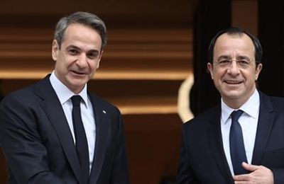 «Περνούν ζωή χαρισάμενη στον λόφο του Προεδρικού και δεν έχουν ιδέα τι αντιμετωπίζουν οι εργαζόμενοι της Κύπρου», σημείωσε ο Γιώργος Κουκουμάς του ΑΚΕΛ