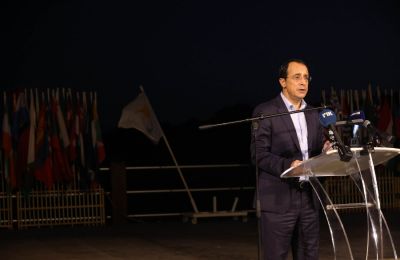 «Περνούν ζωή χαρισάμενη στον λόφο του Προεδρικού και δεν έχουν ιδέα τι αντιμετωπίζουν οι εργαζόμενοι της Κύπρου», σημείωσε ο Γιώργος Κουκουμάς του ΑΚΕΛ