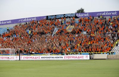 Ελ Αραμπί: Κάποιοι με ραβδιά, άλλοι με... πιστόλια