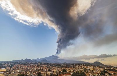 Γιατροί συνέχισαν εγχείρηση κατά τη διάρκεια του σεισμού (ΒΙΝΤΕΟ)