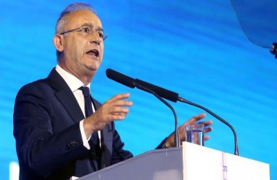 «Περνούν ζωή χαρισάμενη στον λόφο του Προεδρικού και δεν έχουν ιδέα τι αντιμετωπίζουν οι εργαζόμενοι της Κύπρου», σημείωσε ο Γιώργος Κουκουμάς του ΑΚΕΛ