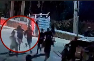 Πρόσωπο-κλειδί ο άνδρας με την κόκκινη μπλούζα