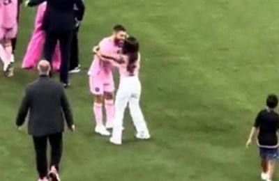 Τι έγινε ρε παιδιά; Η Αντονέλα παραλίγο να φιλήσει τον Άλμπα επειδή τον μπέρδεψε με τον Μέσι!