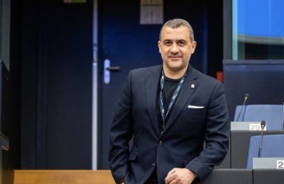 Του ευχήθηκε δημόσια για πρώτη φορά,με αφορμή την ονομαστική του γιορτή