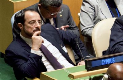 «Περνούν ζωή χαρισάμενη στον λόφο του Προεδρικού και δεν έχουν ιδέα τι αντιμετωπίζουν οι εργαζόμενοι της Κύπρου», σημείωσε ο Γιώργος Κουκουμάς του ΑΚΕΛ