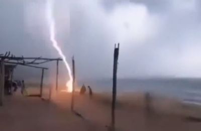 Μόλις το 22% δηλώνει ότι συμφωνεί εντελώς με τον τρόπο διακυβέρνησής του, ενώ διπλάσιοι Αμερικανοί (45%) εκφράζουν αποδοκιμασία