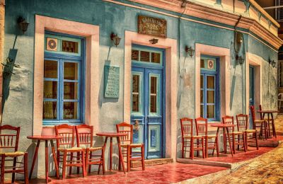 Μερικά από αυτά συνεχίζουν να μας σερβίρουν νοσταλγικό καφέ με άρωμα της παλιάς Κύπρου