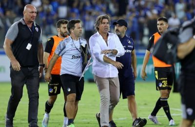 Ελ Αραμπί: Κάποιοι με ραβδιά, άλλοι με... πιστόλια