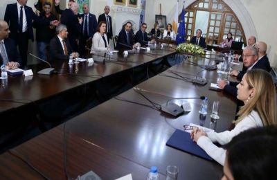 Πάει κατεχόμενα ο Ερντογάν για την μαντήλα 