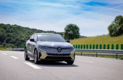 Το νέο ηλεκτρικό Renault Megane βρίσκεται στους εκθεσιακούς χώρους του Ομίλου Πηλακούτα