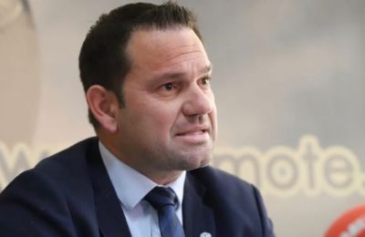 Τέλος τα... κουμπάρε