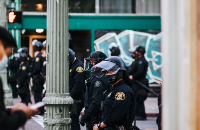 Η Ουάσιγκτον και το Πεκίνο ανταλλάσσουν χτυπήματα με δασμούς