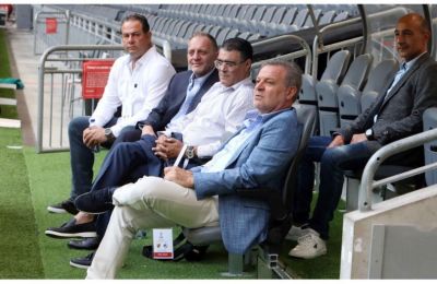Ελ Αραμπί: Κάποιοι με ραβδιά, άλλοι με... πιστόλια