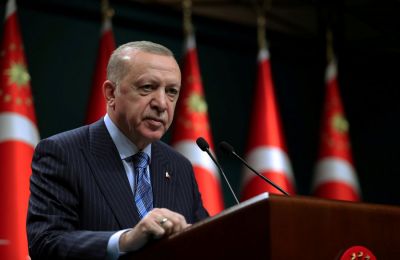 Η Ουάσινγκτον υλοποιεί μια ευρύτερη στρατηγική περιορισμού της κινεζικής επιρροής στη διεθνή ναυτιλία