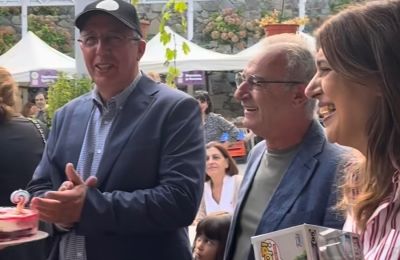 Ο Αλέξανδρος Μαρτίδης μίλησε με δάκρυα στα μάτια για τη συγκινητική αντίδραση της κόρης του, ενώ δεν δίστασε να αποκαλύψει εξελίξεις από τη «Γη της Ελιάς»
