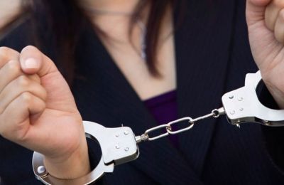 Στηρίζουν την οικογένεια του 17χρονου που ξεψύχησε σε αυλή σχολείου