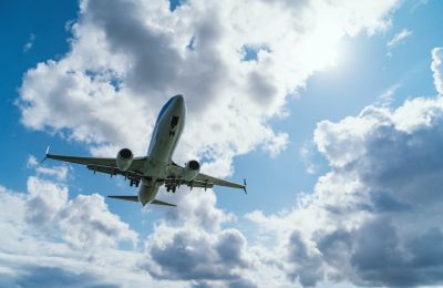 Η Ουάσινγκτον υλοποιεί μια ευρύτερη στρατηγική περιορισμού της κινεζικής επιρροής στη διεθνή ναυτιλία