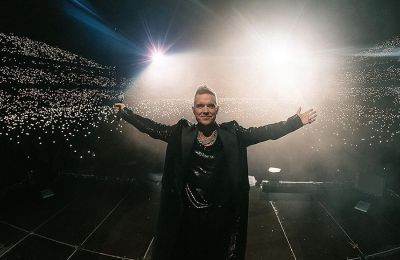 Photo by @robbiewilliams on Instagram