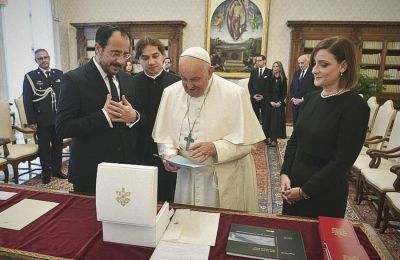 Πάει κατεχόμενα ο Ερντογάν για την μαντήλα 