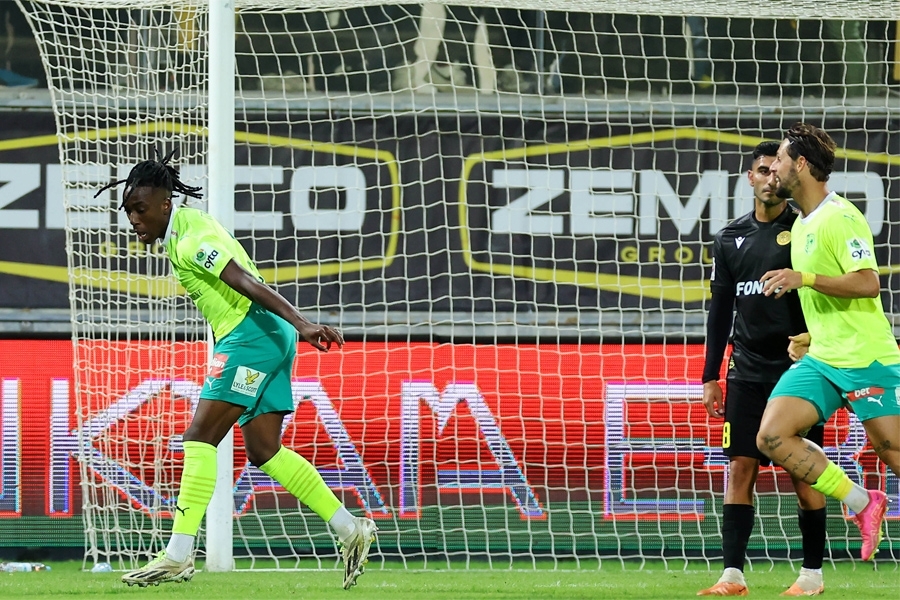 Ο πανηγυρισμός του Τόνγκια λίγα δευτερόλεπτα μετά το γκολ που σημείωσε