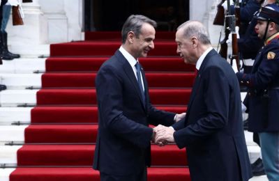 «Περνούν ζωή χαρισάμενη στον λόφο του Προεδρικού και δεν έχουν ιδέα τι αντιμετωπίζουν οι εργαζόμενοι της Κύπρου», σημείωσε ο Γιώργος Κουκουμάς του ΑΚΕΛ
