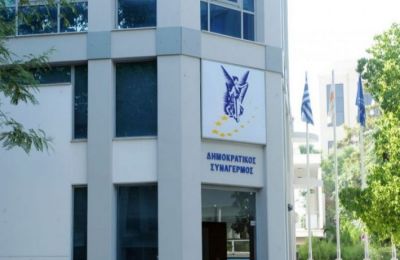 «Περνούν ζωή χαρισάμενη στον λόφο του Προεδρικού και δεν έχουν ιδέα τι αντιμετωπίζουν οι εργαζόμενοι της Κύπρου», σημείωσε ο Γιώργος Κουκουμάς του ΑΚΕΛ