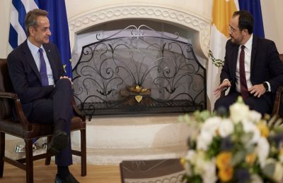 «Περνούν ζωή χαρισάμενη στον λόφο του Προεδρικού και δεν έχουν ιδέα τι αντιμετωπίζουν οι εργαζόμενοι της Κύπρου», σημείωσε ο Γιώργος Κουκουμάς του ΑΚΕΛ