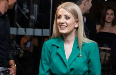 Με αποκαλυπτική διάθεση η Αννίτα: Η γνωριμία με τον σύζυγό της & η πρόταση γάμου