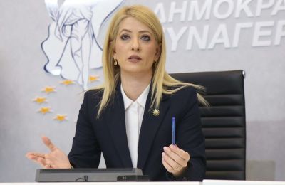 «Περνούν ζωή χαρισάμενη στον λόφο του Προεδρικού και δεν έχουν ιδέα τι αντιμετωπίζουν οι εργαζόμενοι της Κύπρου», σημείωσε ο Γιώργος Κουκουμάς του ΑΚΕΛ