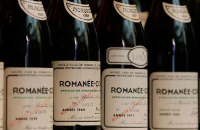 Μπουκάλια με κρασί από το κτήμα Domaine de la Romanée-Conti