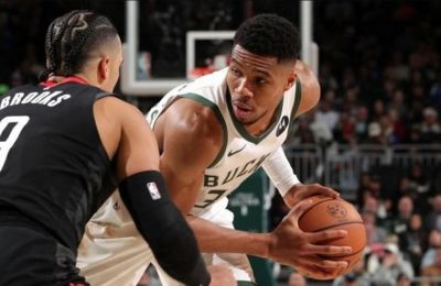 Στα playoffs του NBA οι Χιτ, με «τριαντάρη» Χέρο