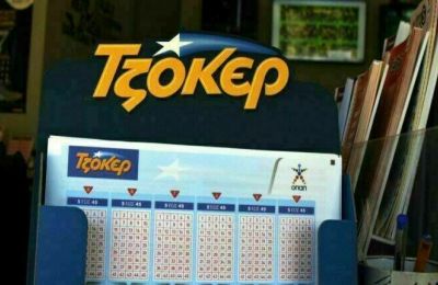 Στηρίζουν την οικογένεια του 17χρονου που ξεψύχησε σε αυλή σχολείου