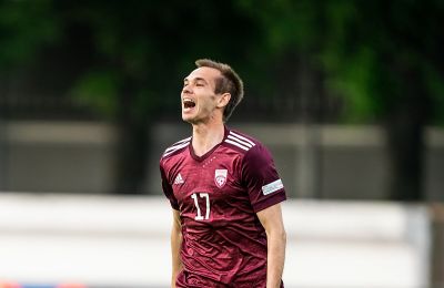 Σε επαφές με διεθνή Λετονό 