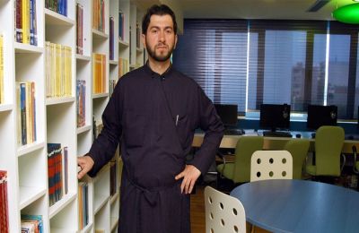 «Κόλαφος» είναι η ποινική δίωξη που άσκησε η εισαγγελία Πρωτοδικών της Αθήνας στον πατέρα Αντώνιο και την πρεσβυτέρα Σταματία Γεωργαντή