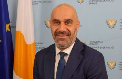 «Περνούν ζωή χαρισάμενη στον λόφο του Προεδρικού και δεν έχουν ιδέα τι αντιμετωπίζουν οι εργαζόμενοι της Κύπρου», σημείωσε ο Γιώργος Κουκουμάς του ΑΚΕΛ