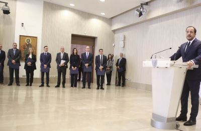 «Περνούν ζωή χαρισάμενη στον λόφο του Προεδρικού και δεν έχουν ιδέα τι αντιμετωπίζουν οι εργαζόμενοι της Κύπρου», σημείωσε ο Γιώργος Κουκουμάς του ΑΚΕΛ