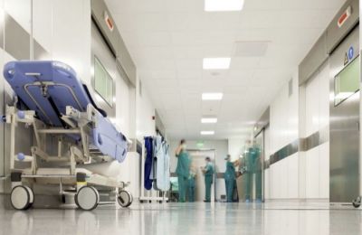 Στηρίζουν την οικογένεια του 17χρονου που ξεψύχησε σε αυλή σχολείου