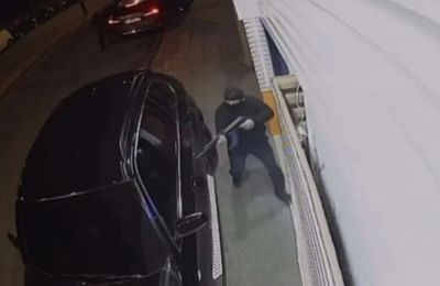 Η πινακίδα κυκλοφορίας που έδειχνε ότι ανήκει σε κατασκευαστική εταιρεία ήταν πλαστή