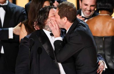 Τα παθιασμένα φιλιά των Βραβείων Emmy 2024